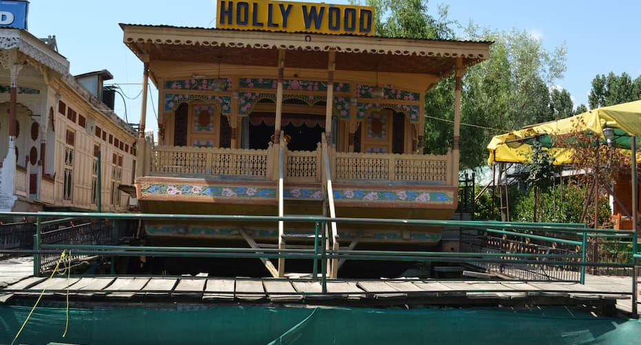 Young Hollywood House Boat, Srinagar 1
